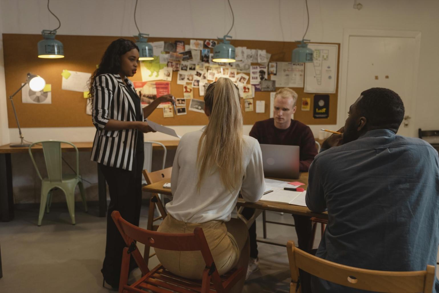 Teamarbeit und Rollenverteilung in modernem Arbeitsumfeld